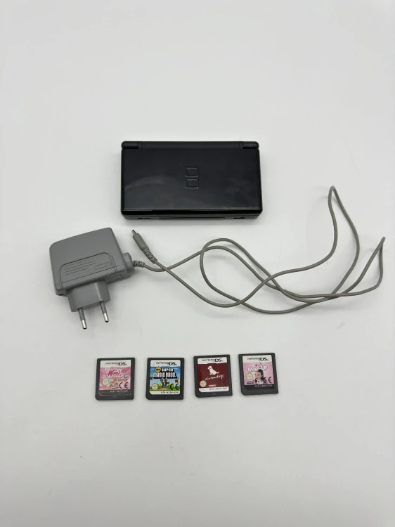 Nintendo DS Lite + stylus + nabíjačka + 4 hry