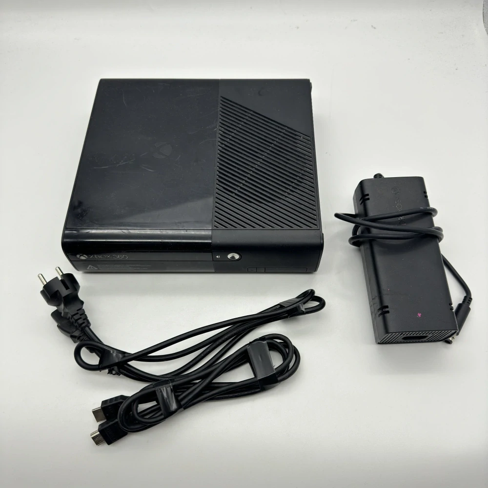 Xbox 360 E (16GB) (čierna)