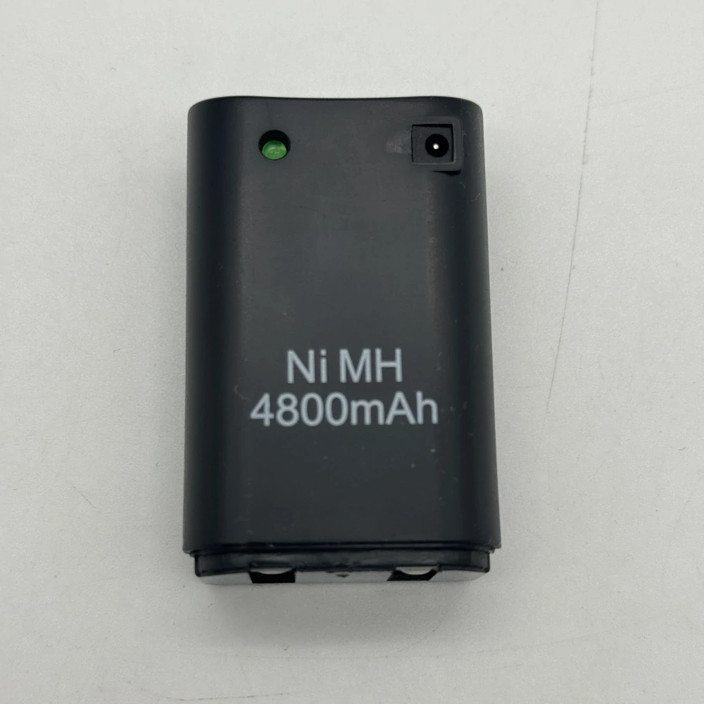 4x dobíjateľná baterka + 2x dobíjací káblik pre Xbox 360