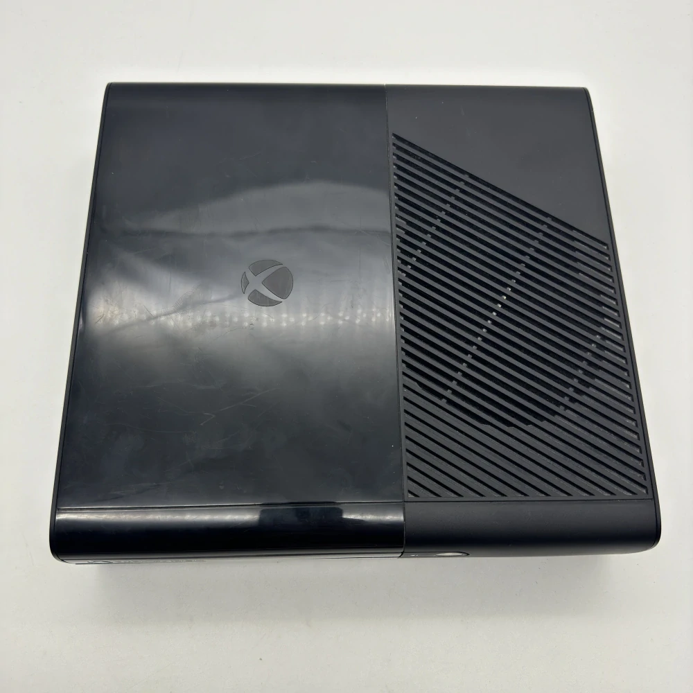 Xbox 360 E 4GB (čierna)