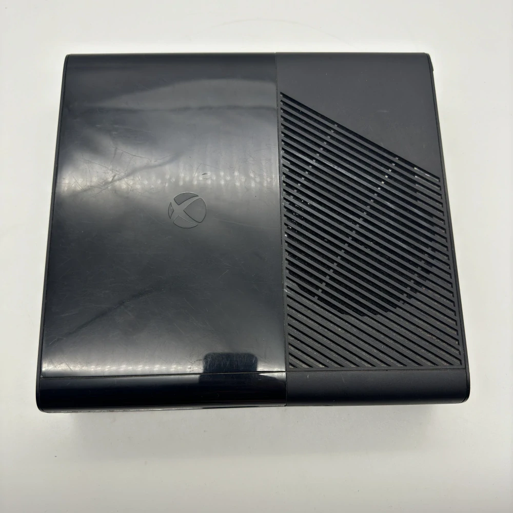 Xbox 360 E (16GB) (čierna)
