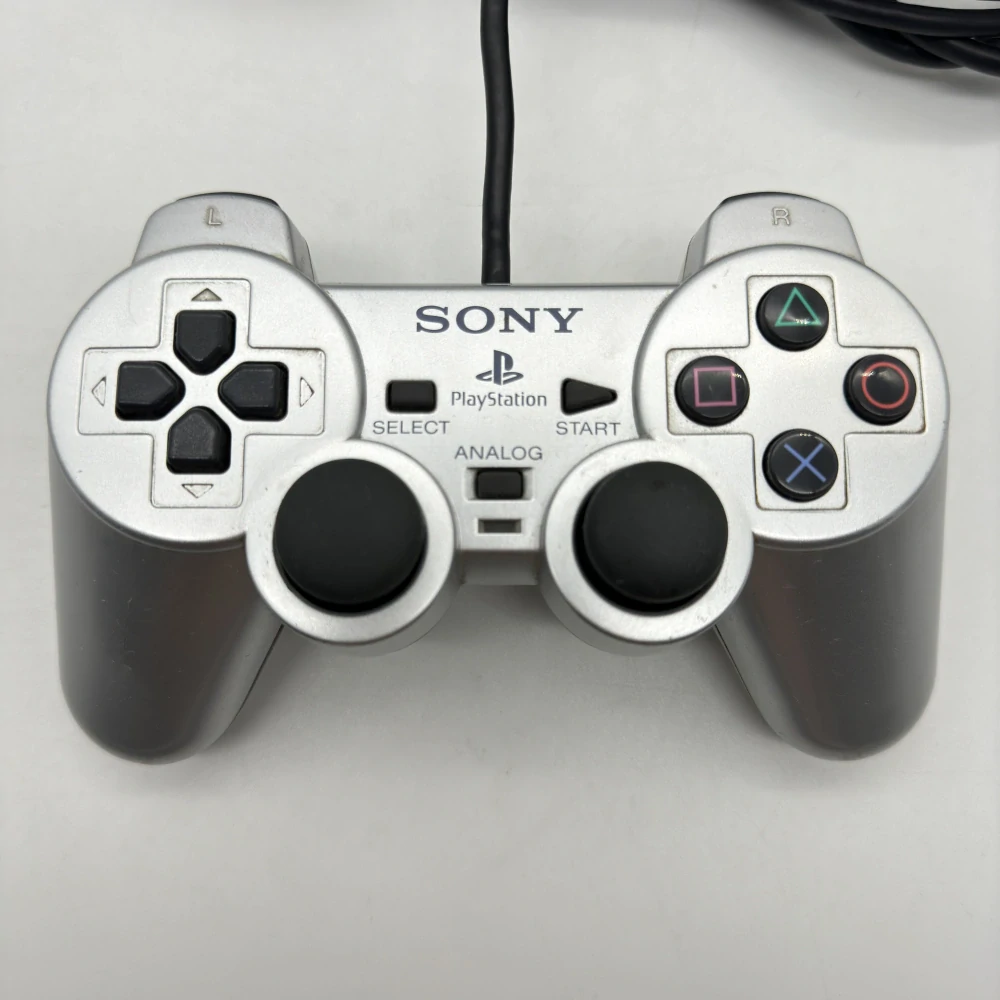 Playstation 2 ovládač (strieborný, popraskaný)
