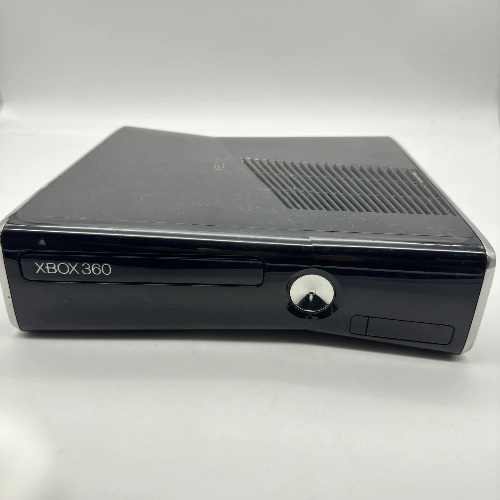 Xbox 360 Slim 16GB (čierna)