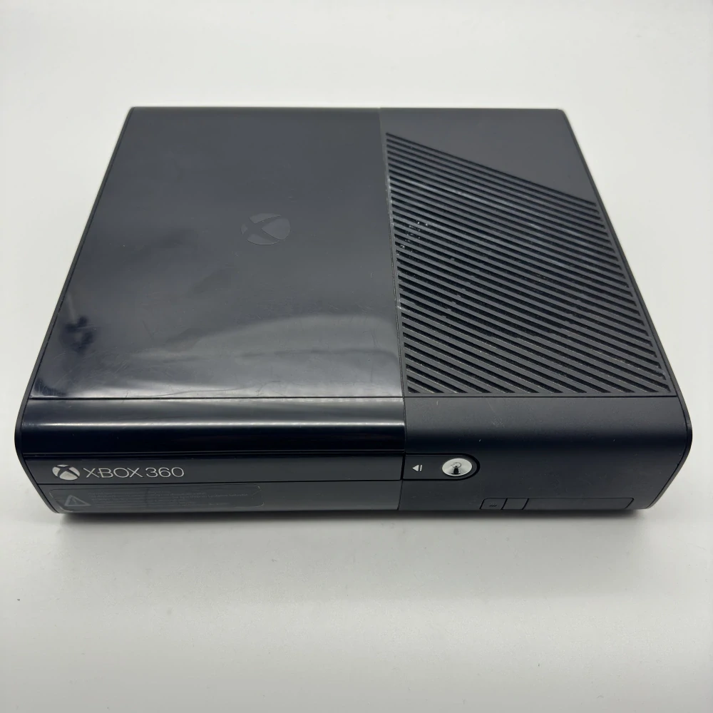 Xbox 360 E (16GB) (čierna)
