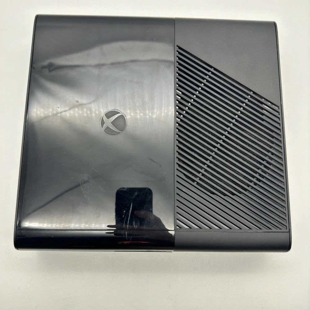 Xbox 360 E 16GB (čierna)