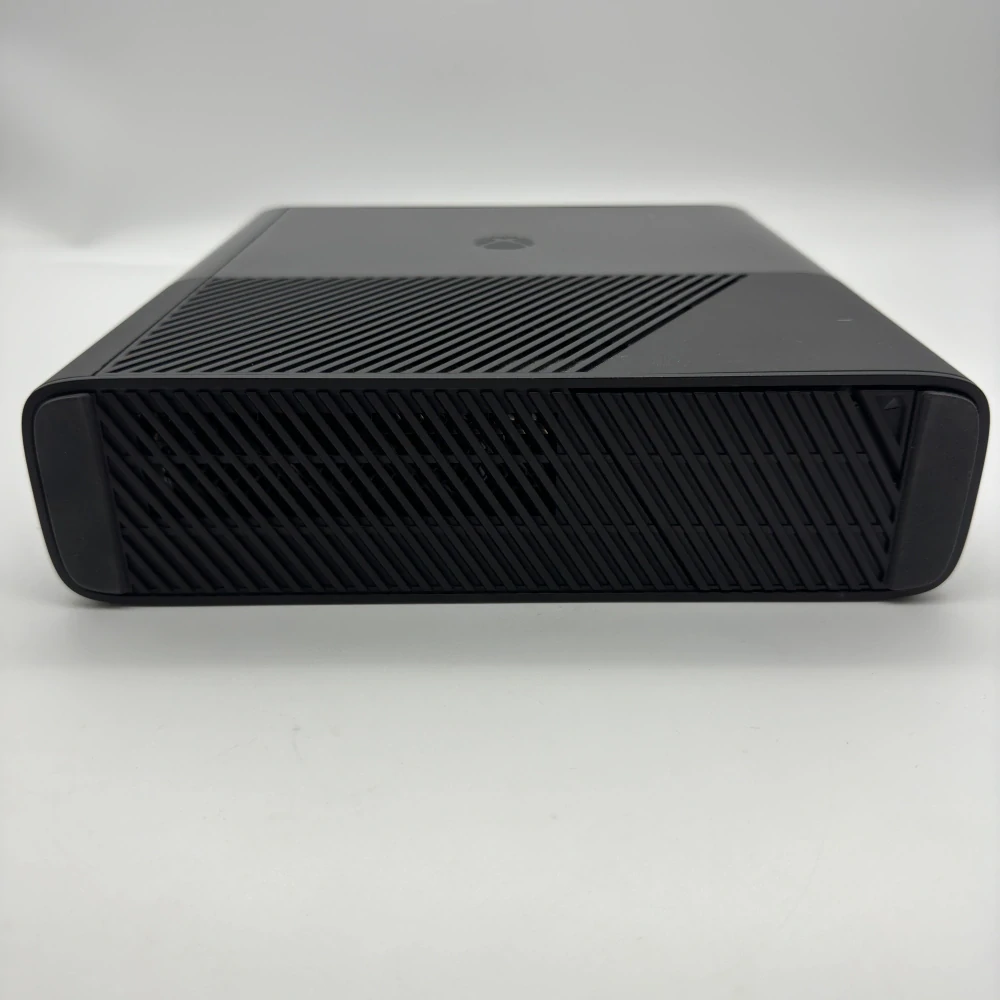 Xbox 360 E 16GB (čierna)