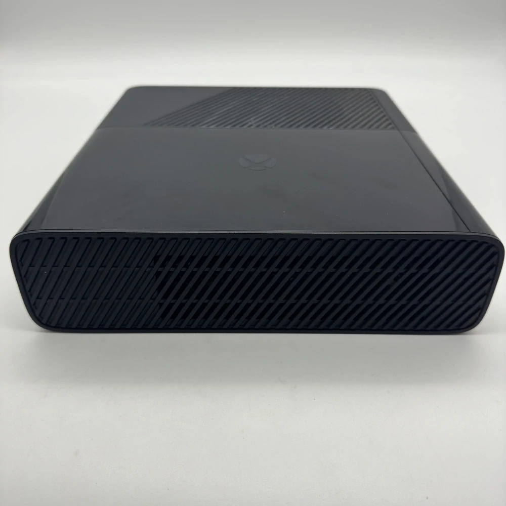 Xbox 360 E (16GB) (čierna)