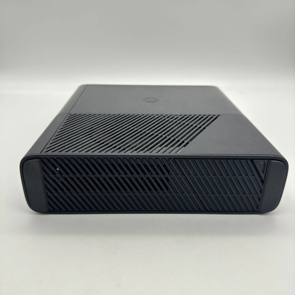Xbox 360 E (16GB) (čierna)