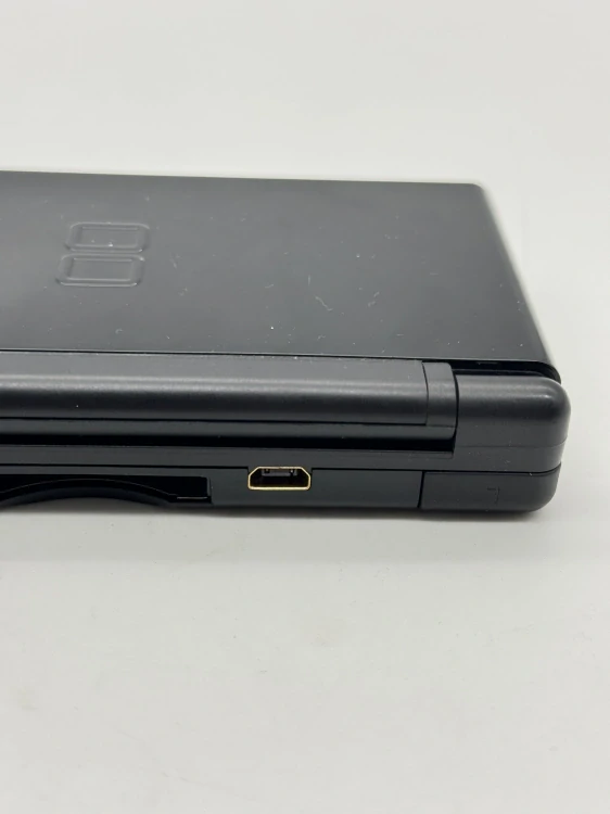 Nintendo DS Lite + stylus + nabíjačka + 4 hry