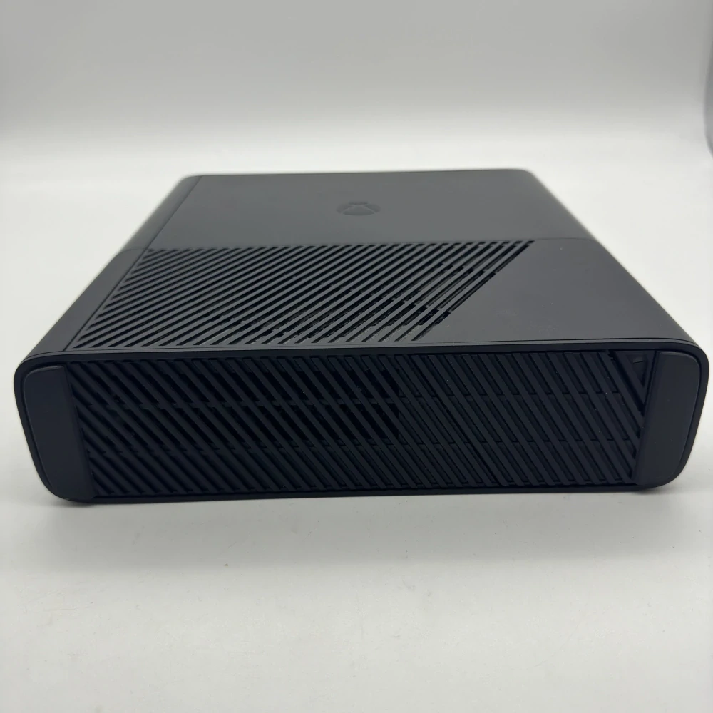 Xbox 360 E 4GB (čierna)