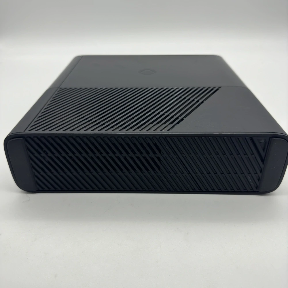 Xbox 360 E (16GB) (čierna)