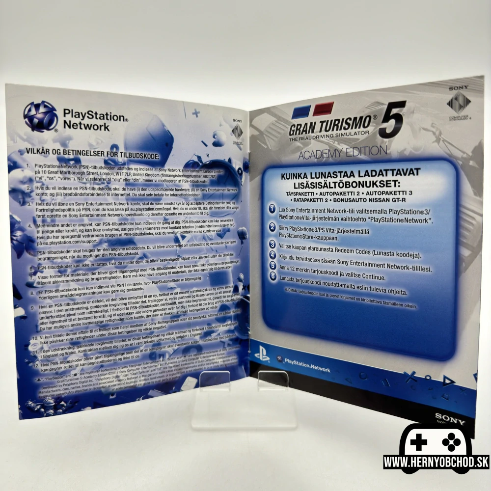 𝗚𝗿𝗮𝗻 𝗧𝘂𝗿𝗶𝘀𝗺𝗼 𝟱: 𝗔𝗰𝗮𝗱𝗲𝗺𝘆 𝗘𝗱𝗶𝘁𝗶𝗼𝗻 (𝗣𝗦𝟯): Hra + manuál a letáčik | Nórsko-švédsky obal