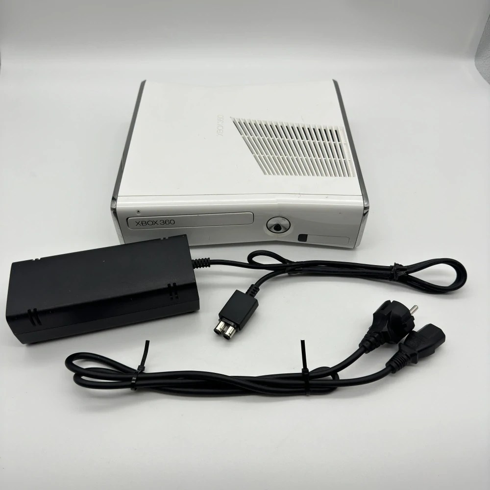 Xbox 360 Slim (biela)