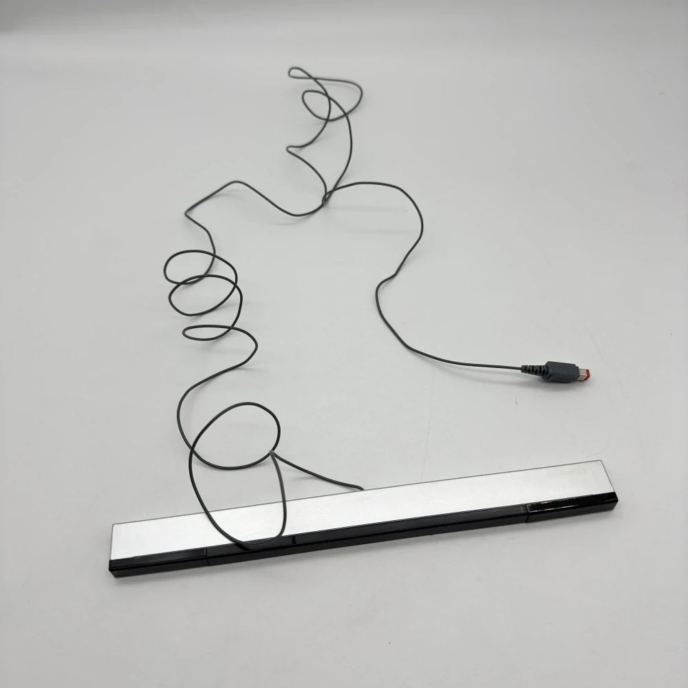 Nintendo WII + ovládače + senzor (s kompletnou kabelážou)